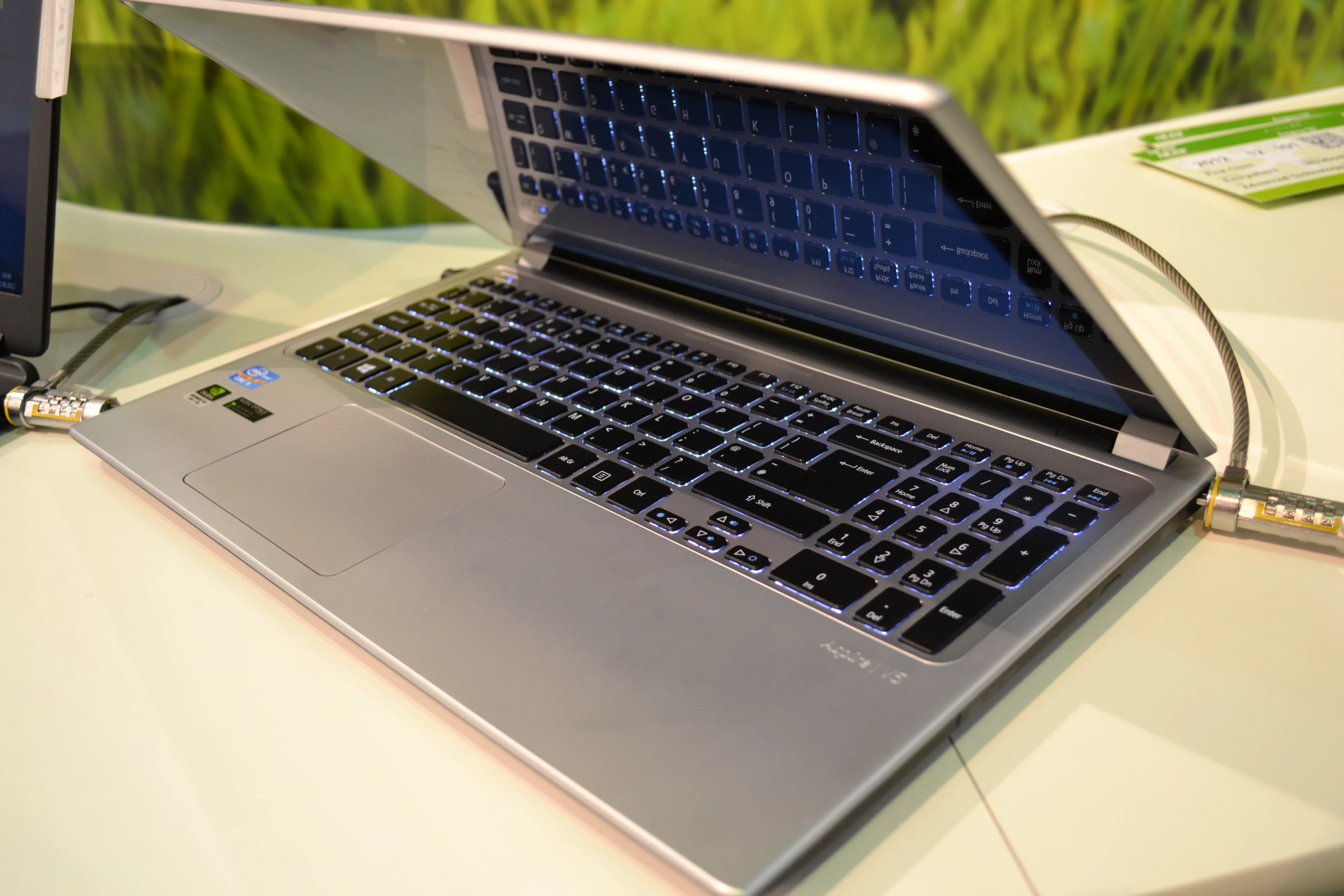 Acer Aspire V5シリーズのノートパソコン Acer's Windows 8 V5 Series notebook sports 10-point touch display